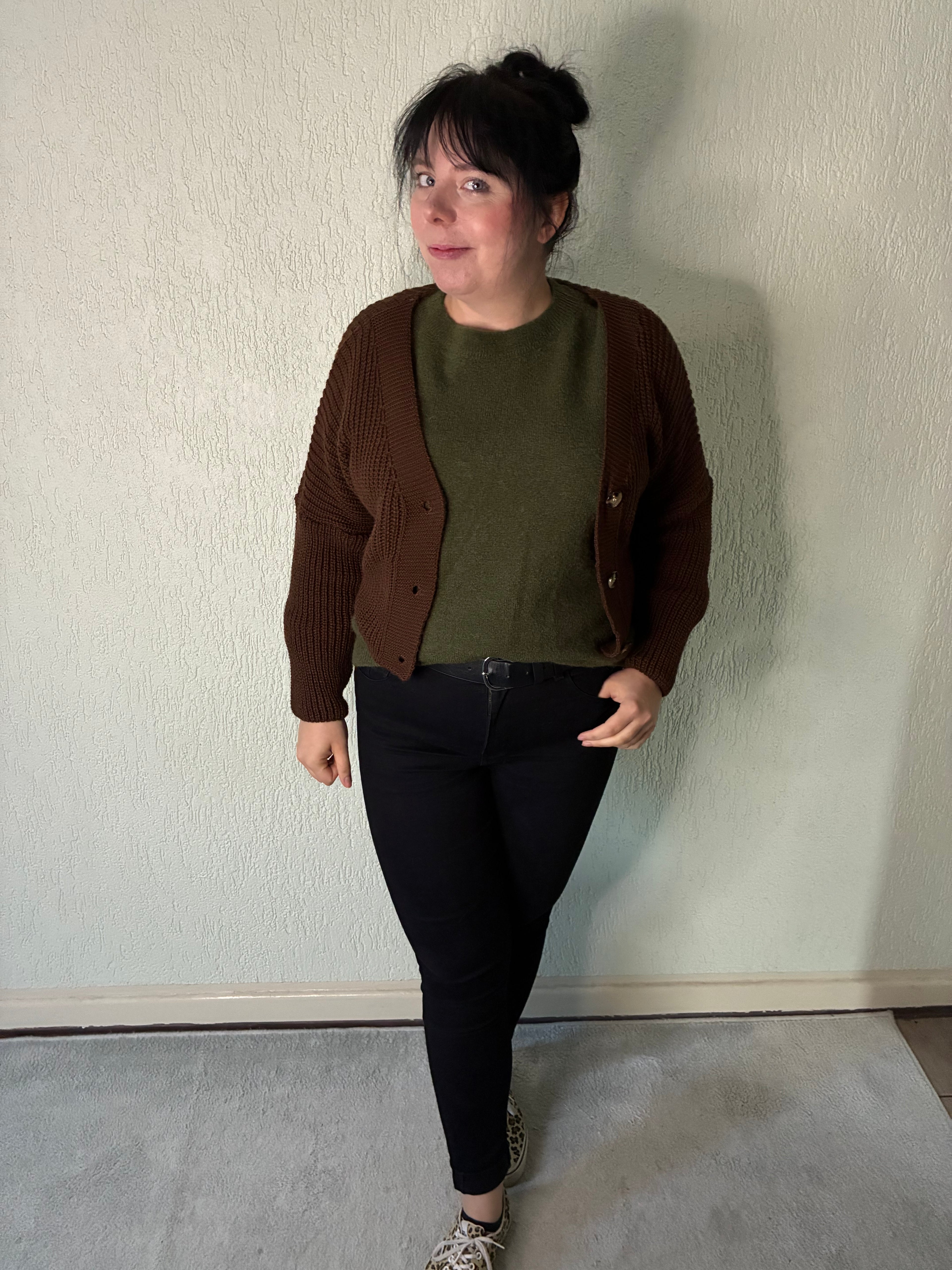 Cropped Strickjacke mit Knöpfen