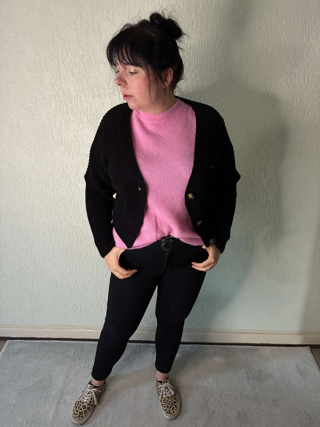 Strickjacke mit Schleifenverschluss