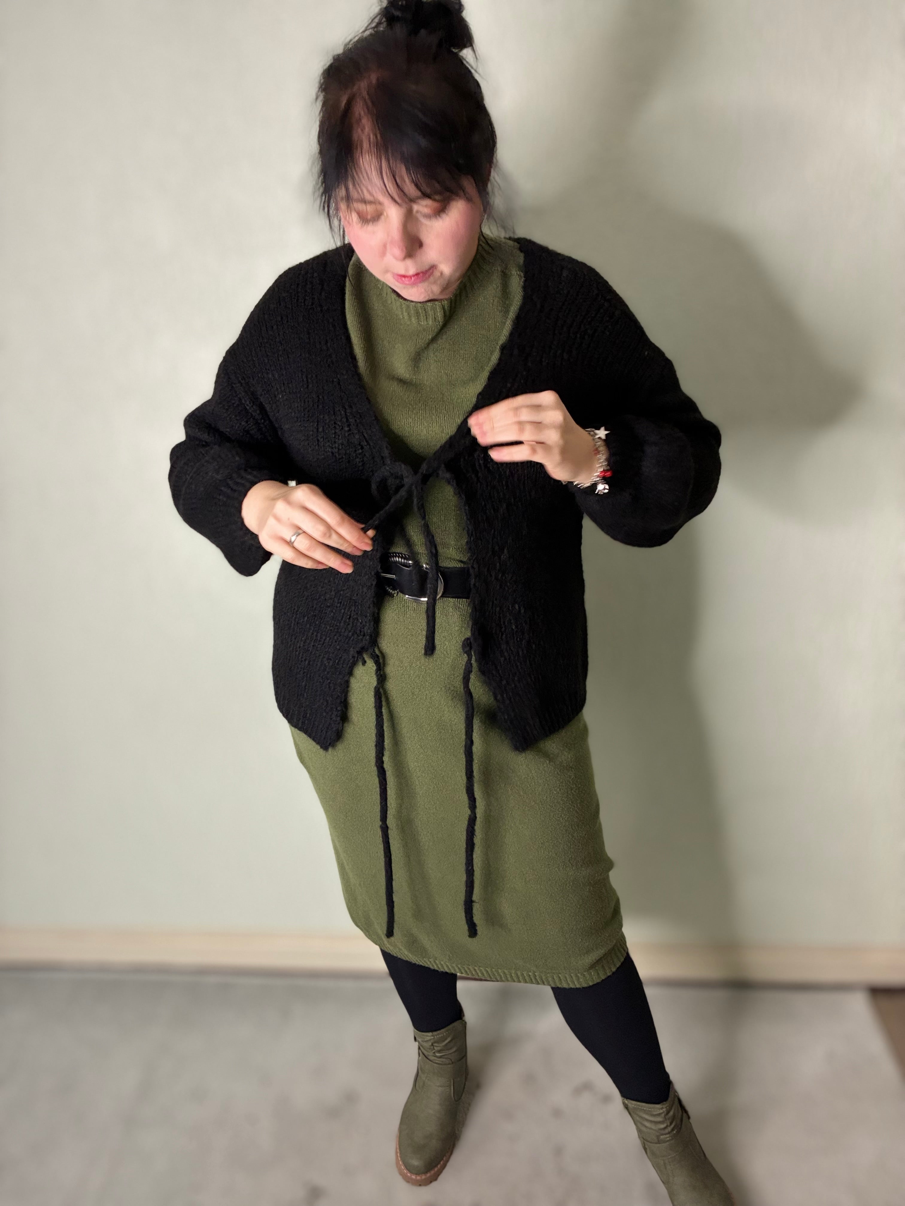 Strickjacke mit Schleifenverschluss