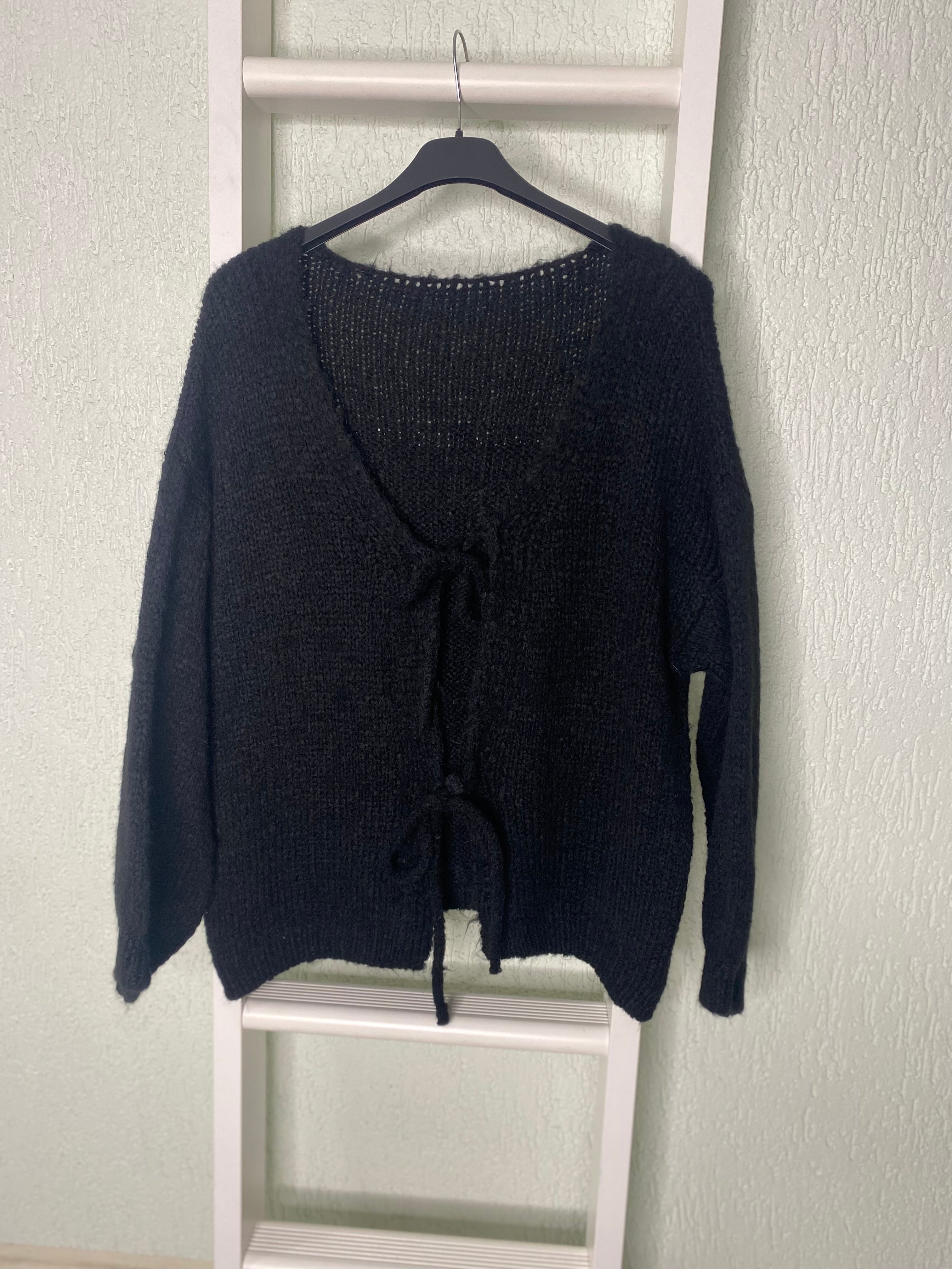 Strickjacke mit Schleifenverschluss