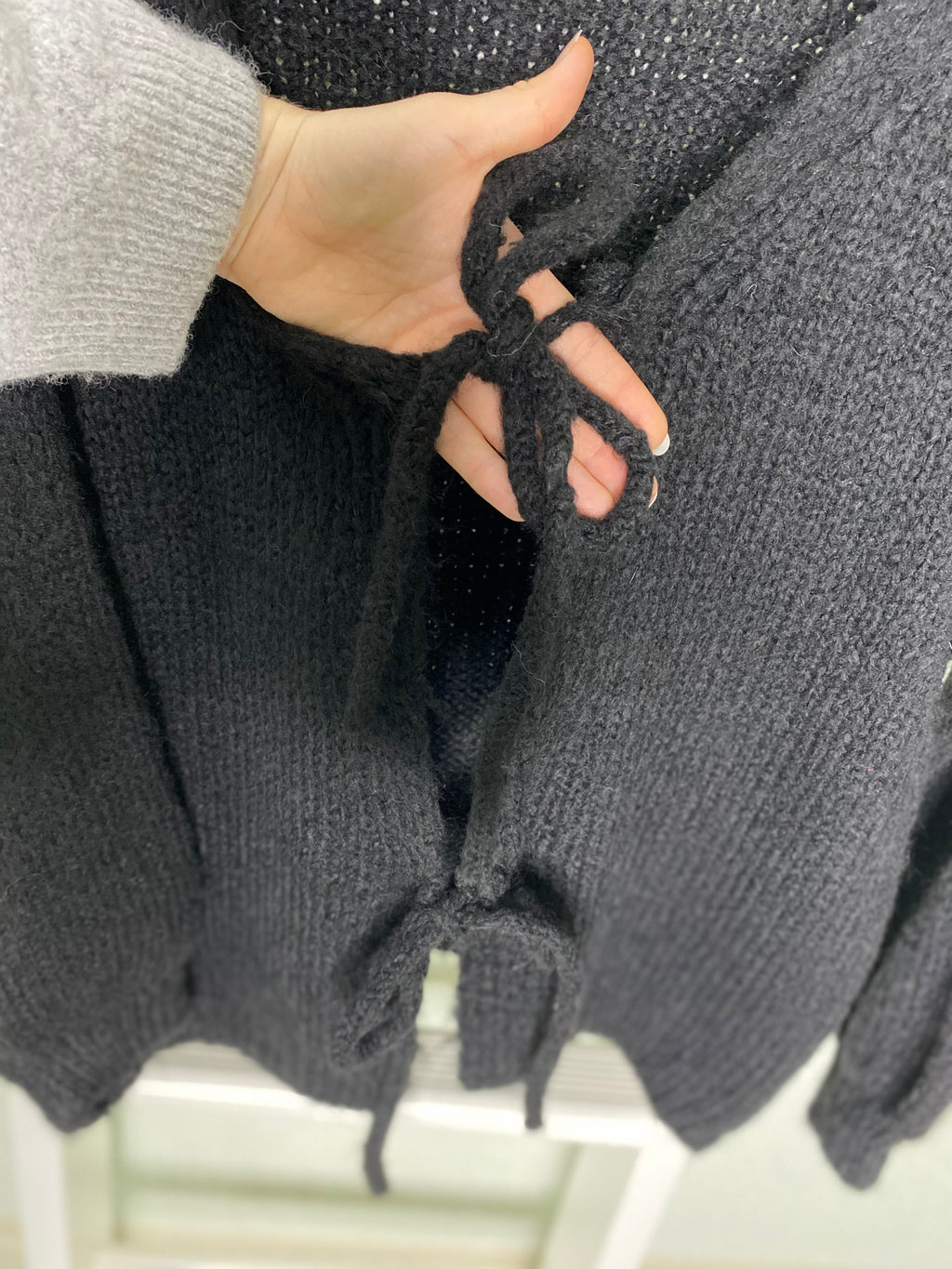 Strickjacke mit Schleifenverschluss