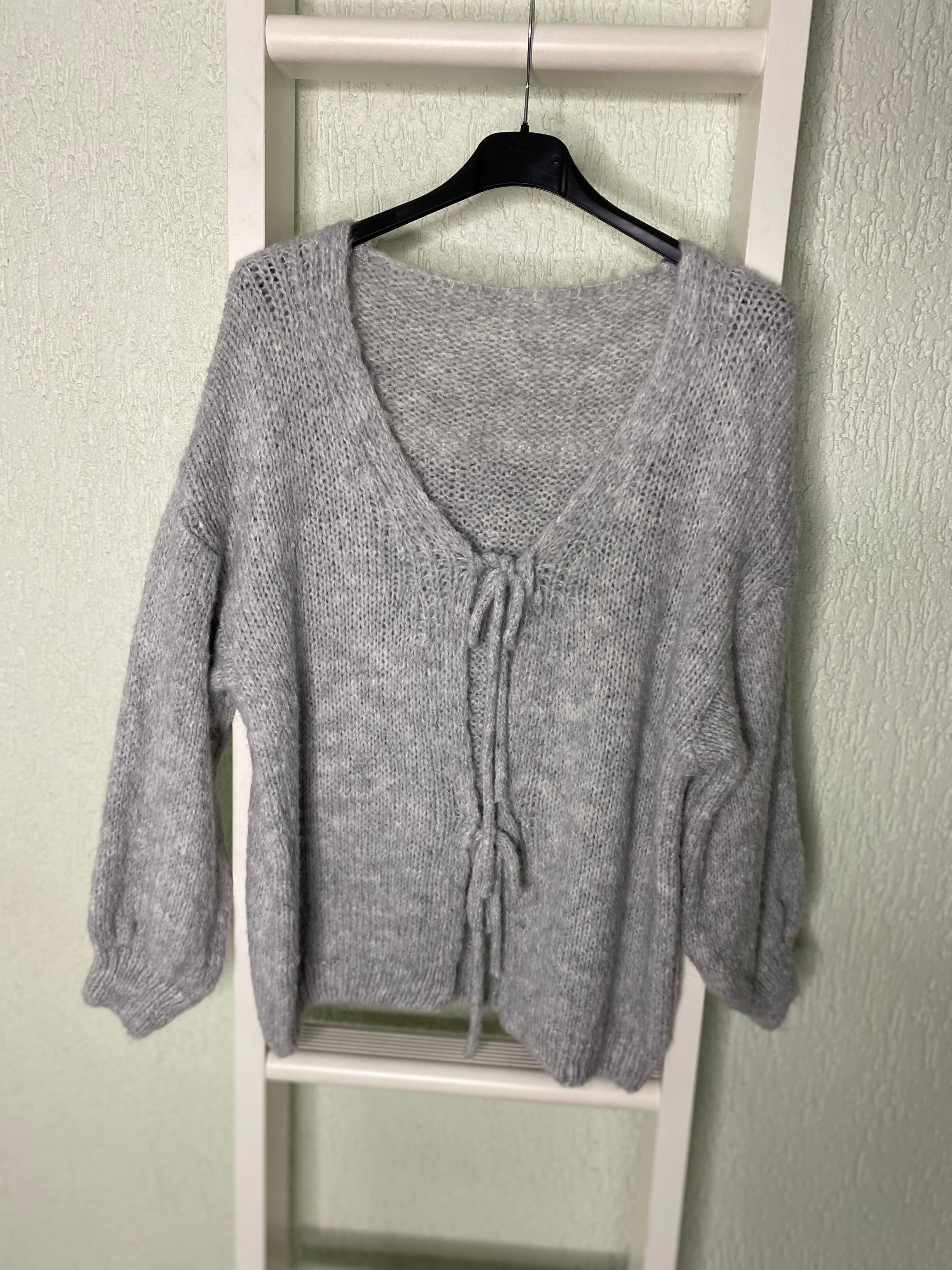 Strickjacke mit Schleifenverschluss