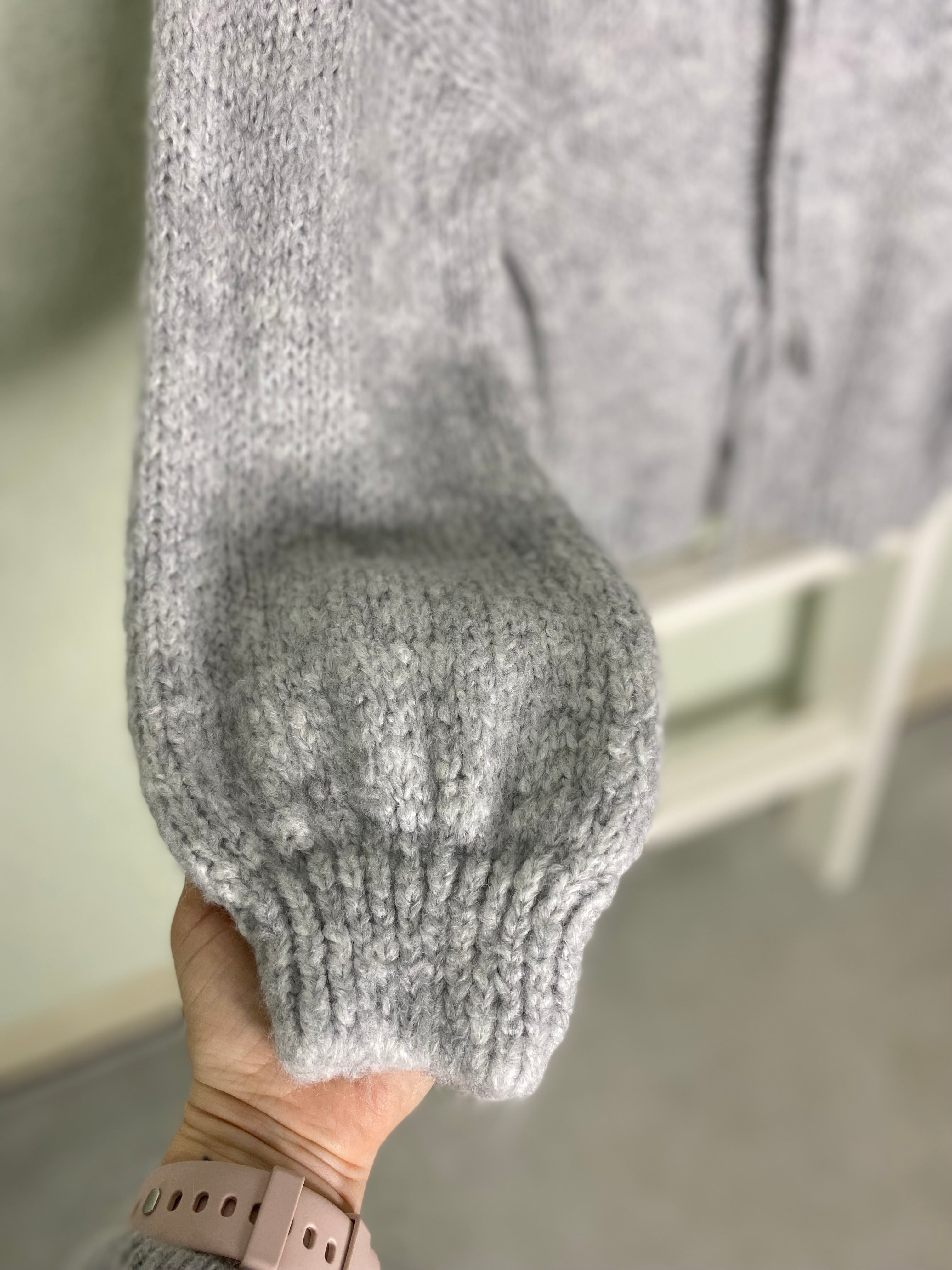 Strickjacke mit Schleifenverschluss