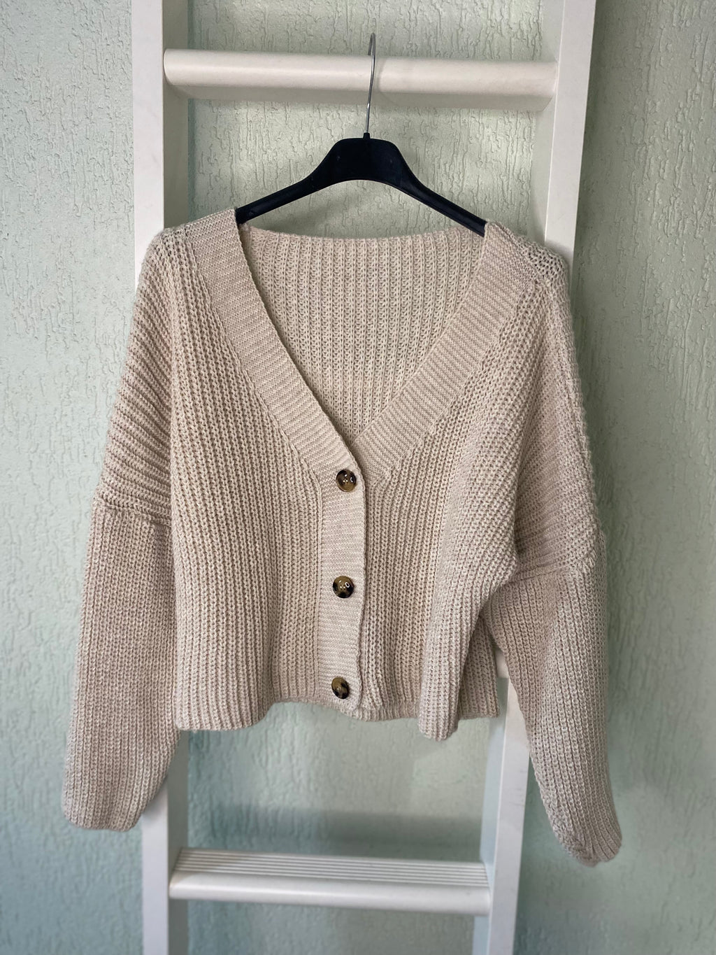 Cropped Strickjacke mit Knöpfen