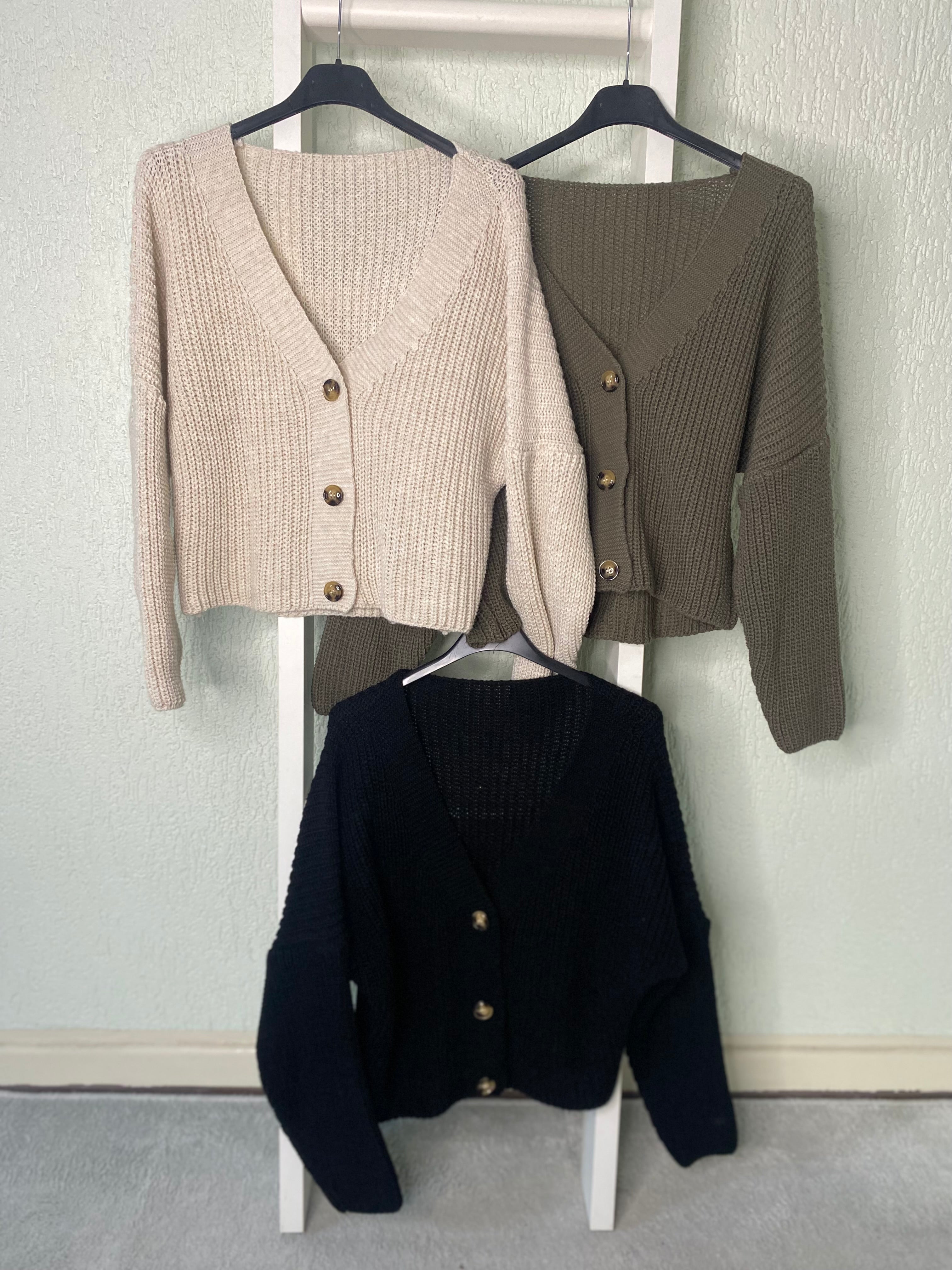 Cropped Strickjacke mit Knöpfen