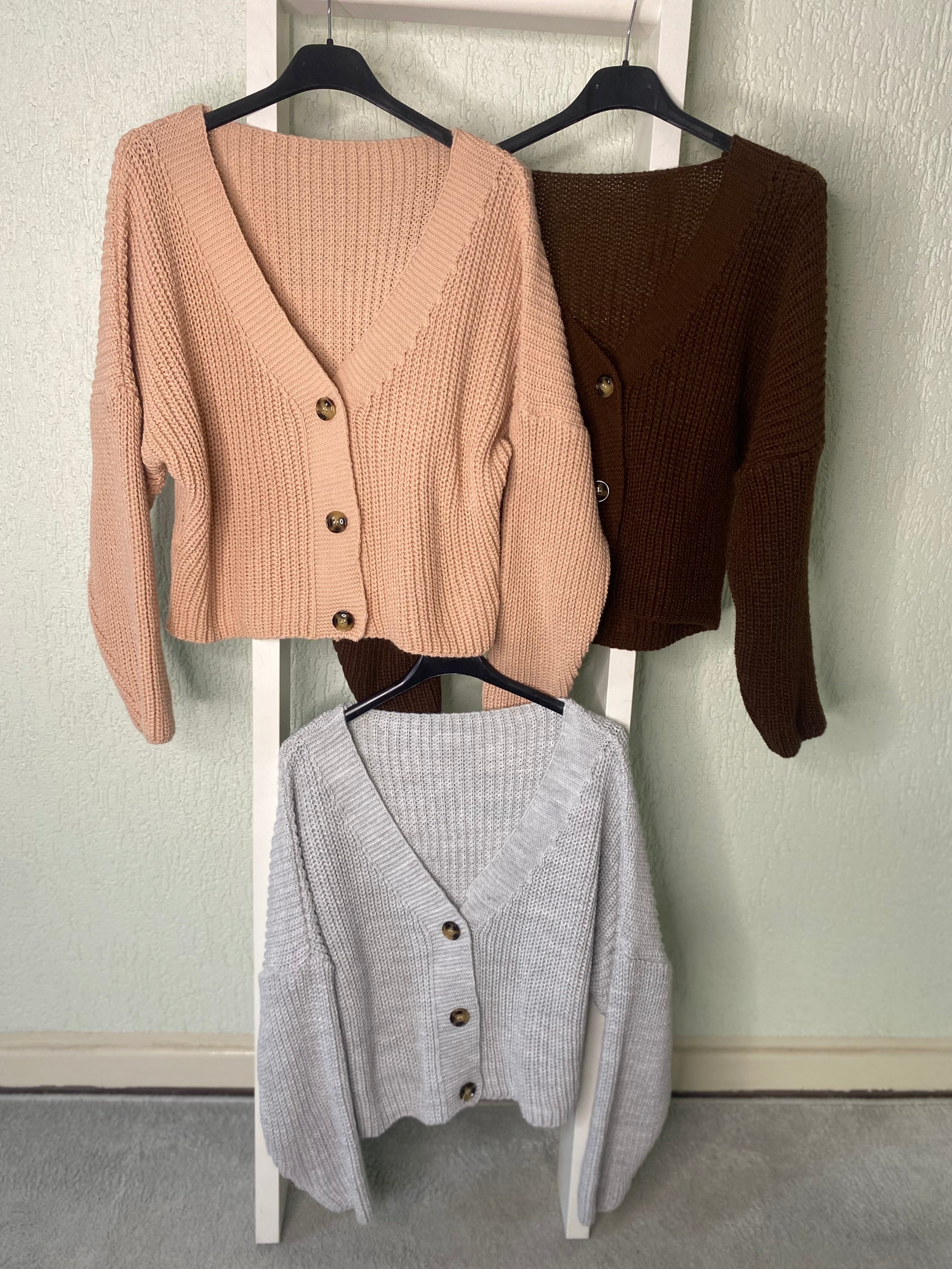 Cropped Strickjacke mit Knöpfen
