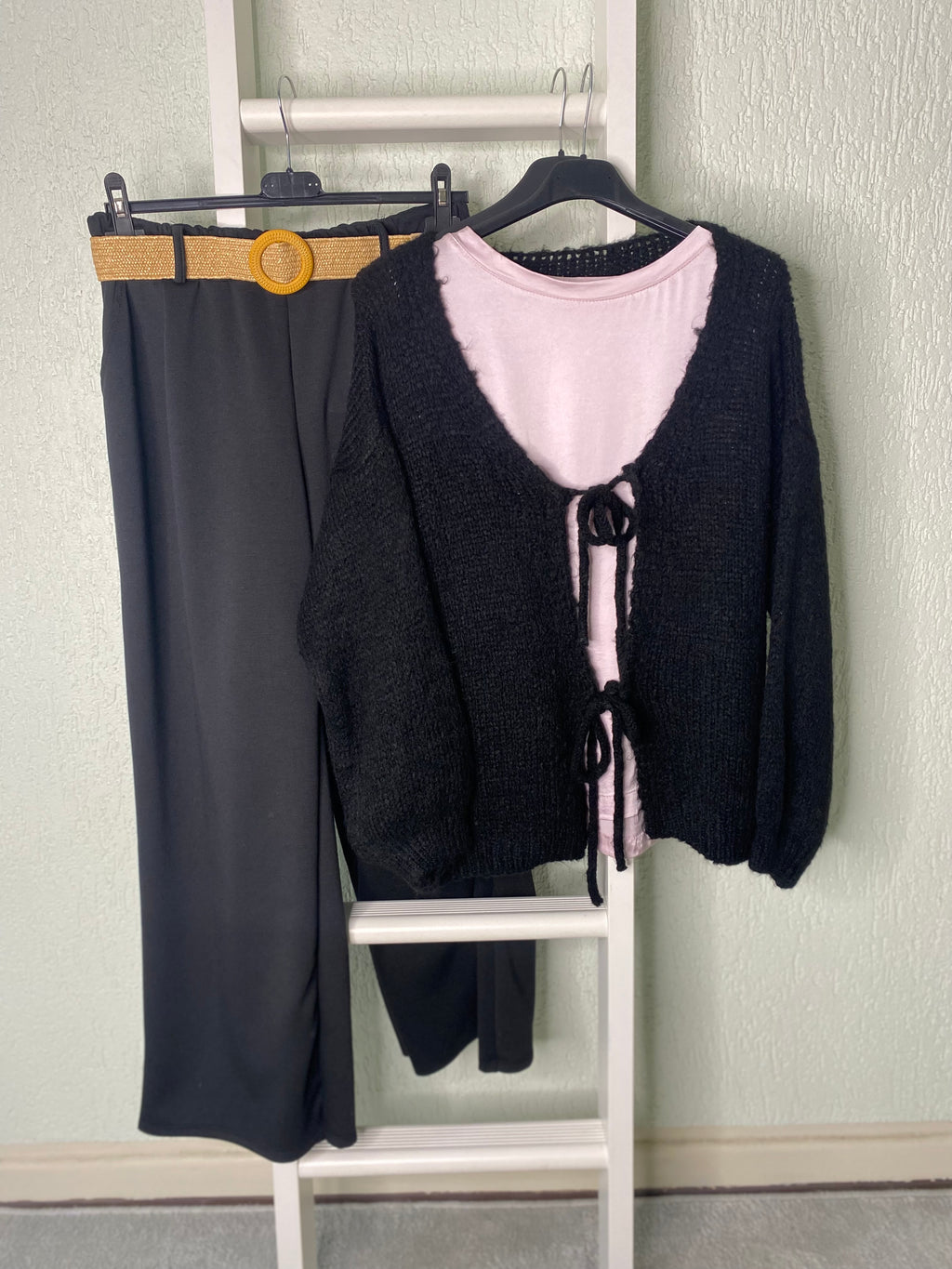 Strickjacke mit Schleifenverschluss