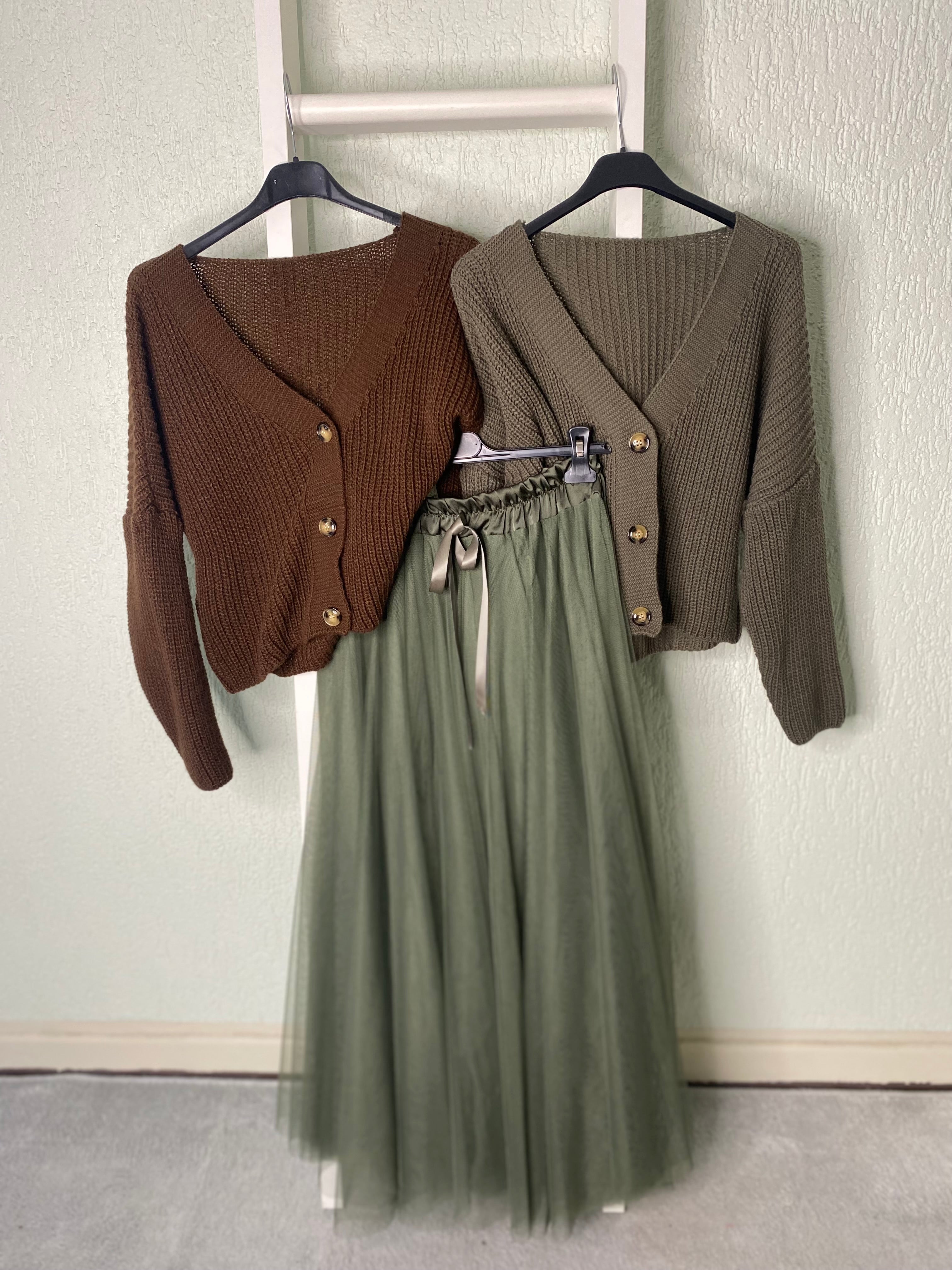 Cropped Strickjacke mit Knöpfen