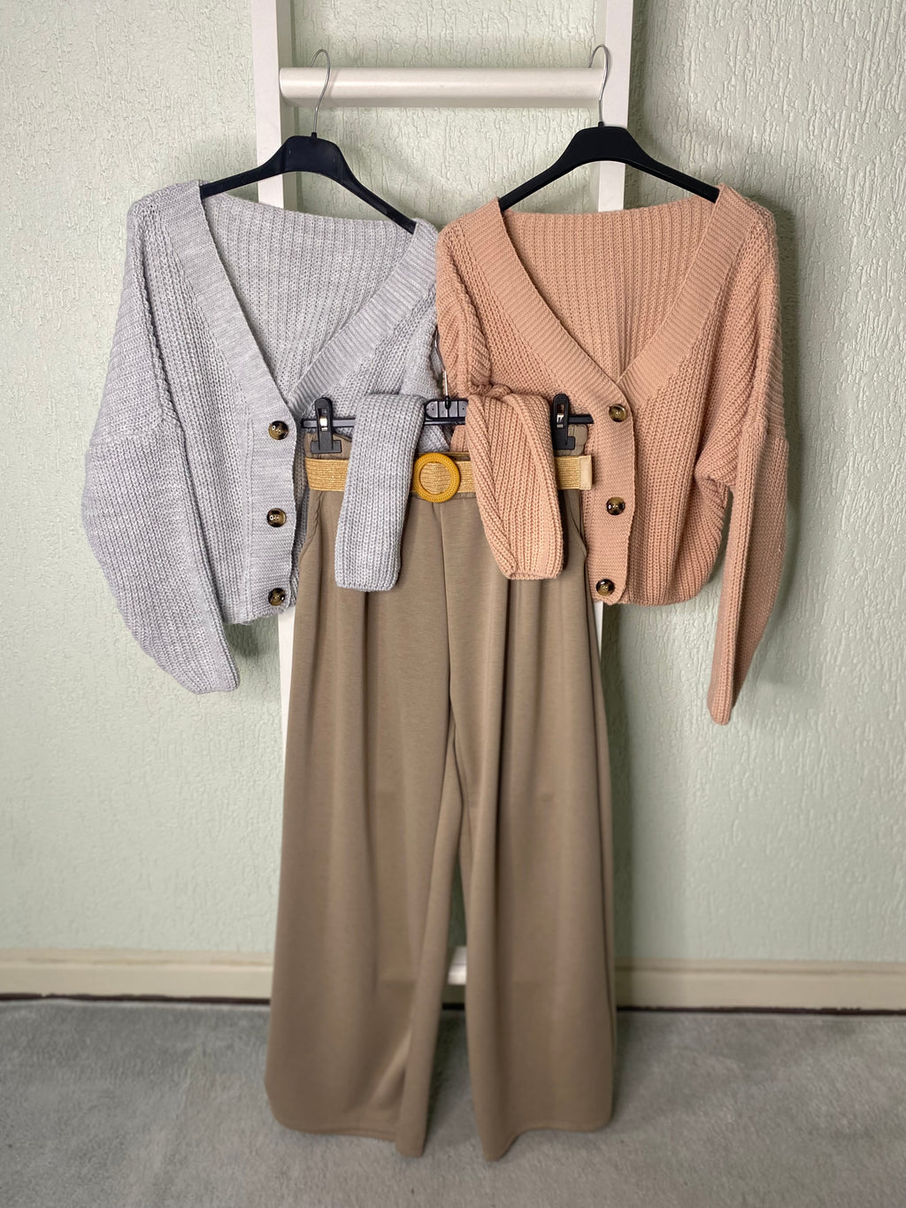 Weite Hose mit Flechtgürtel