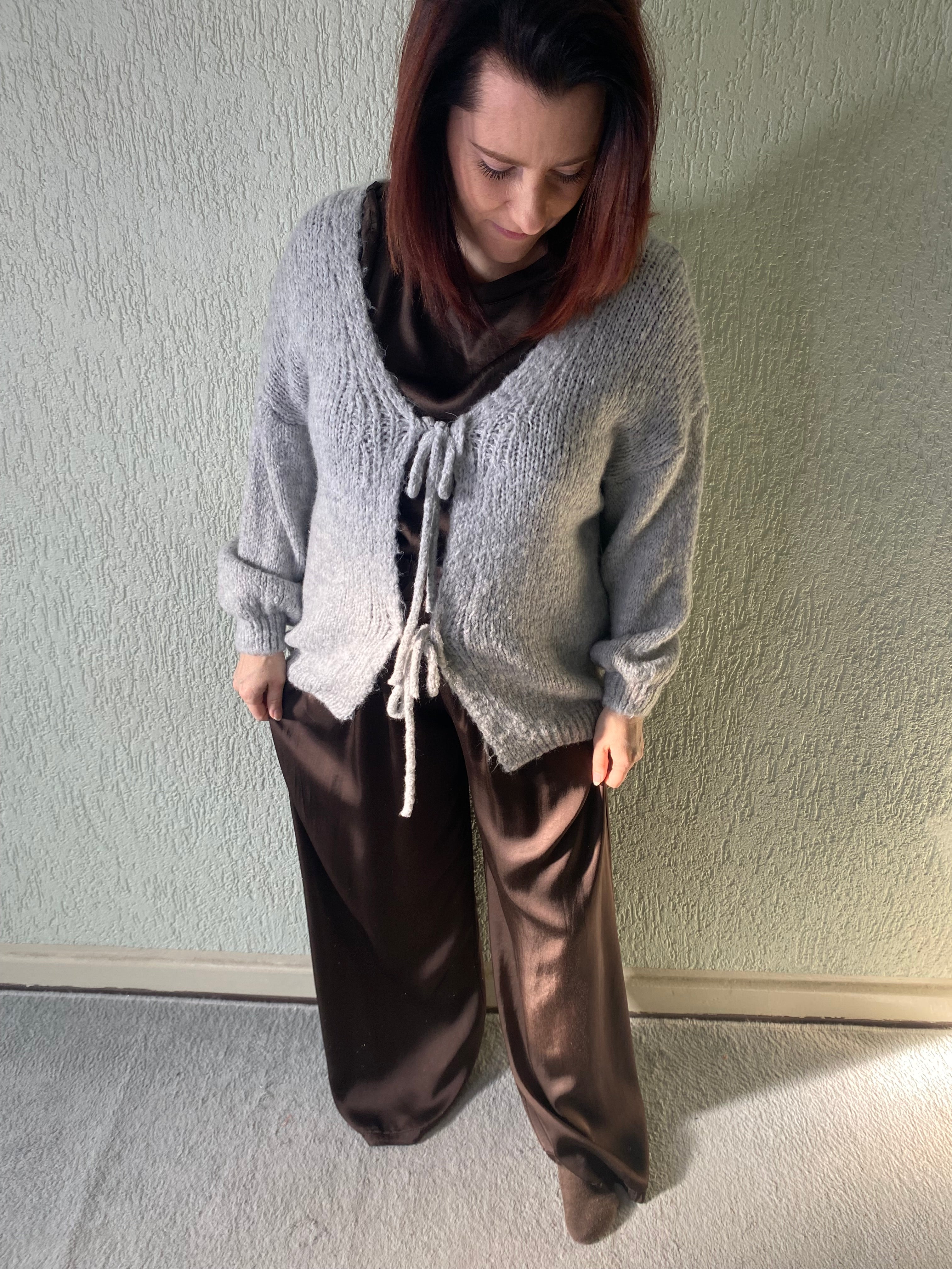 Strickjacke mit Schleifenverschluss