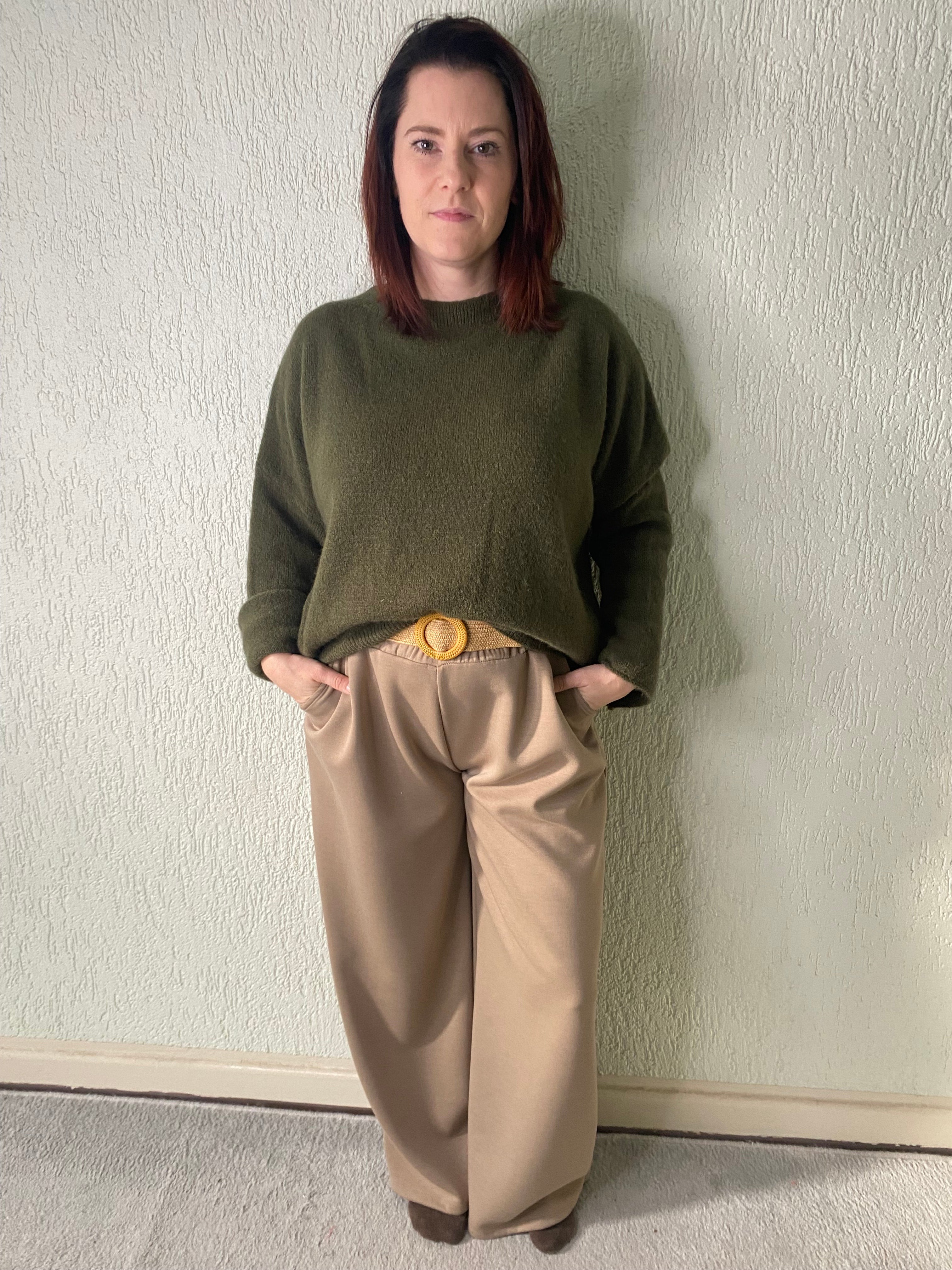 Weite Hose mit Flechtgürtel