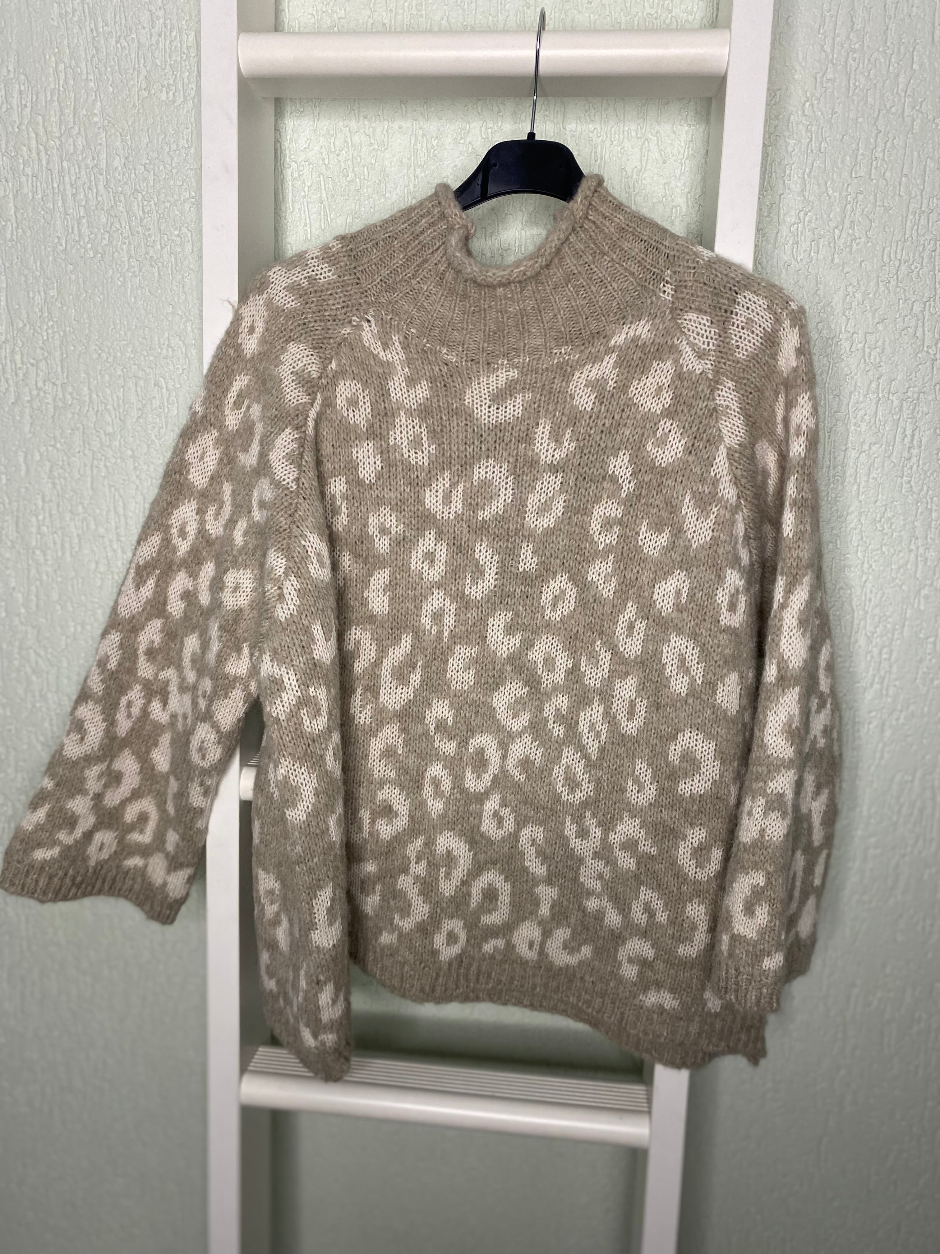 Strickpullover mit Leo-Muster