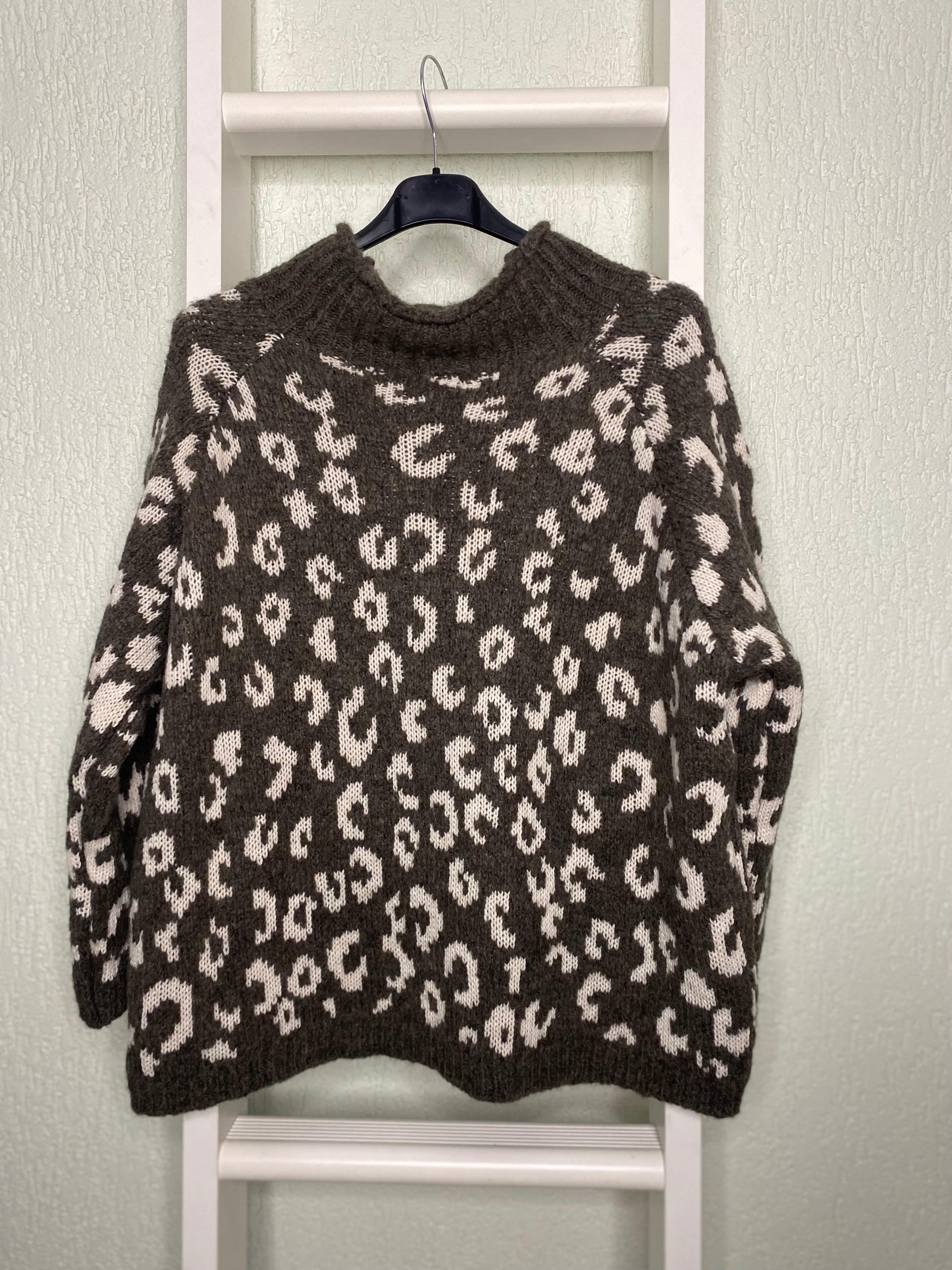 Strickpullover mit Leo-Muster