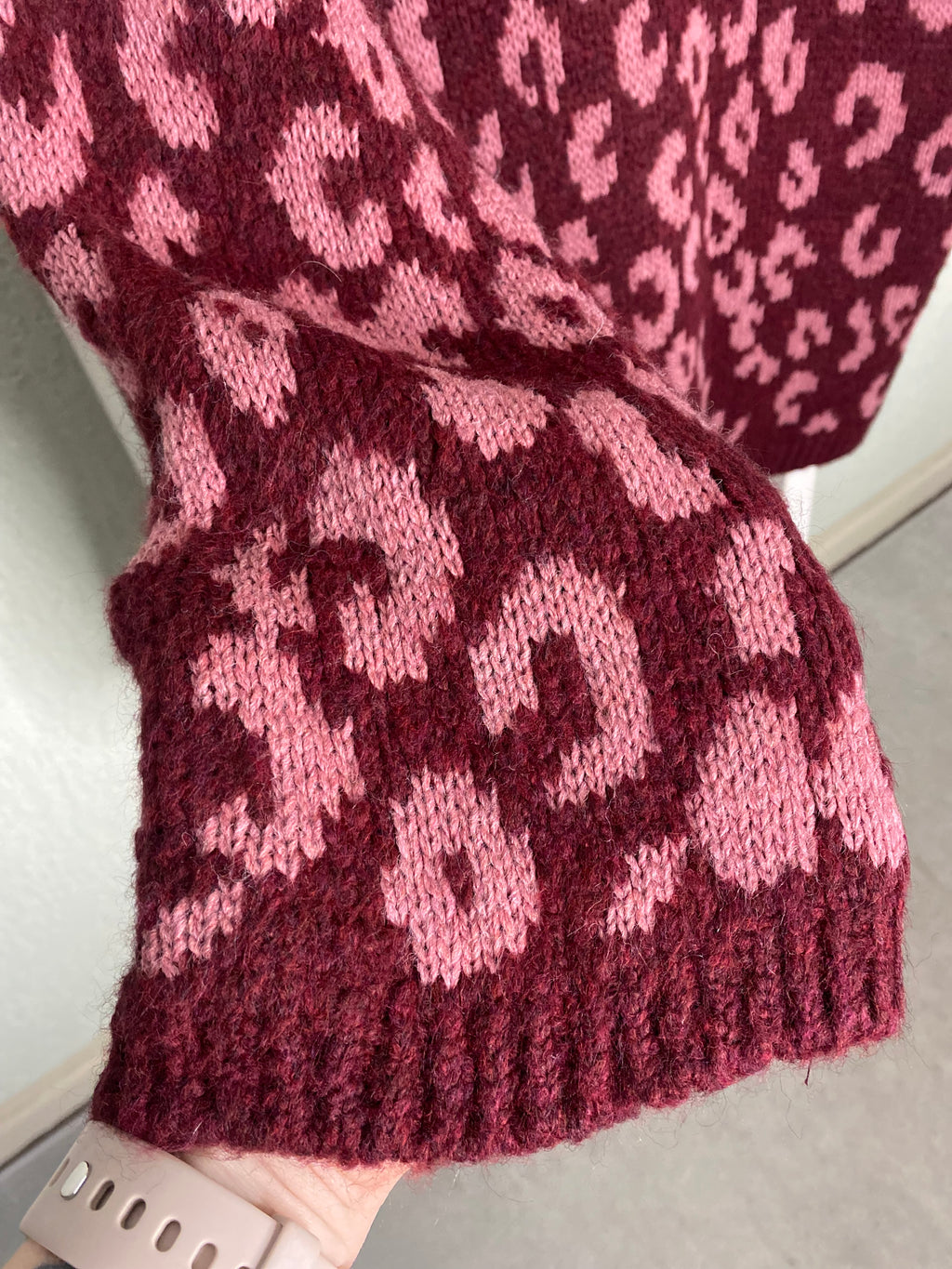 Strickpullover mit Leo-Muster