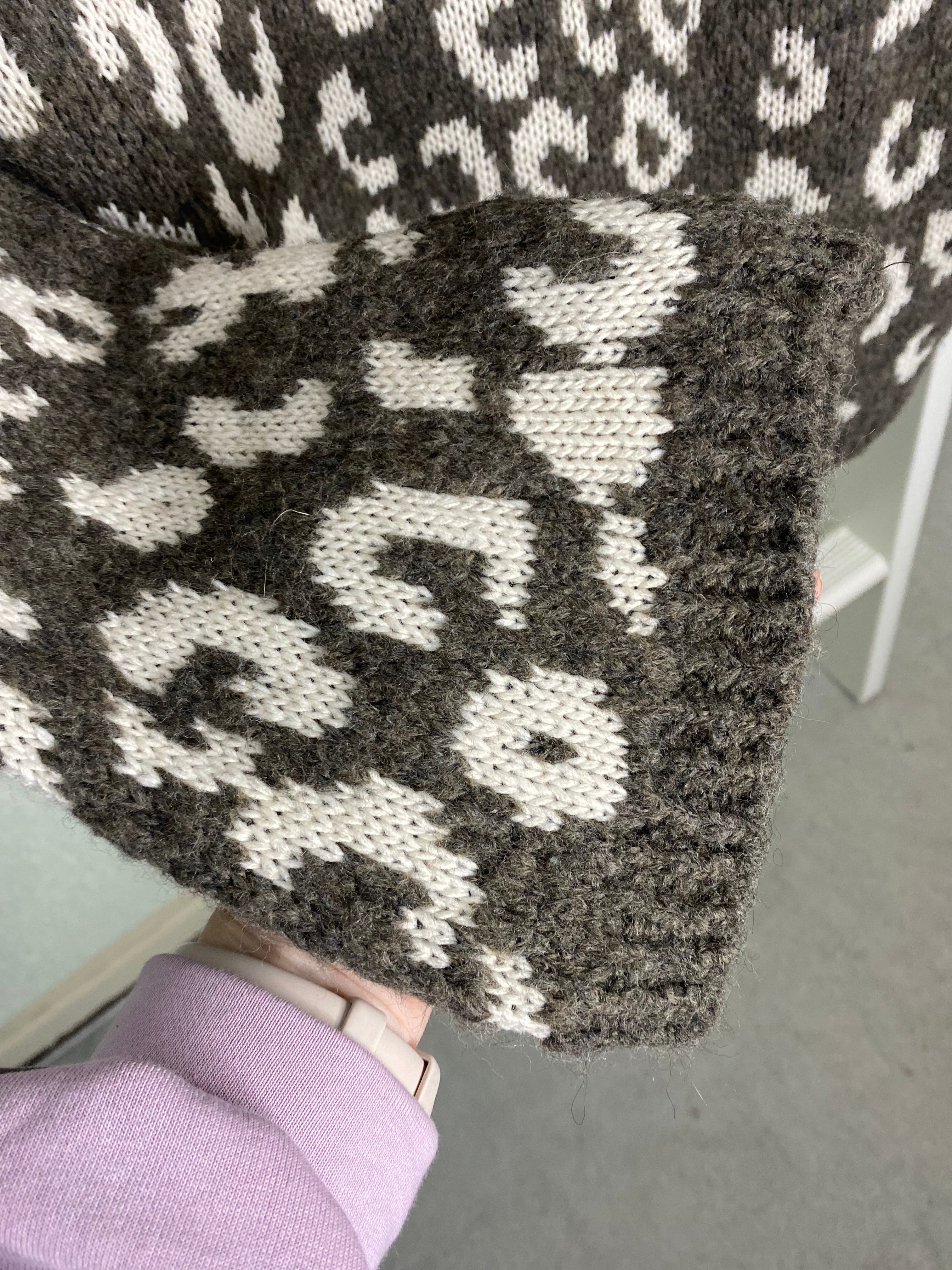 Strickpullover mit Leo-Muster