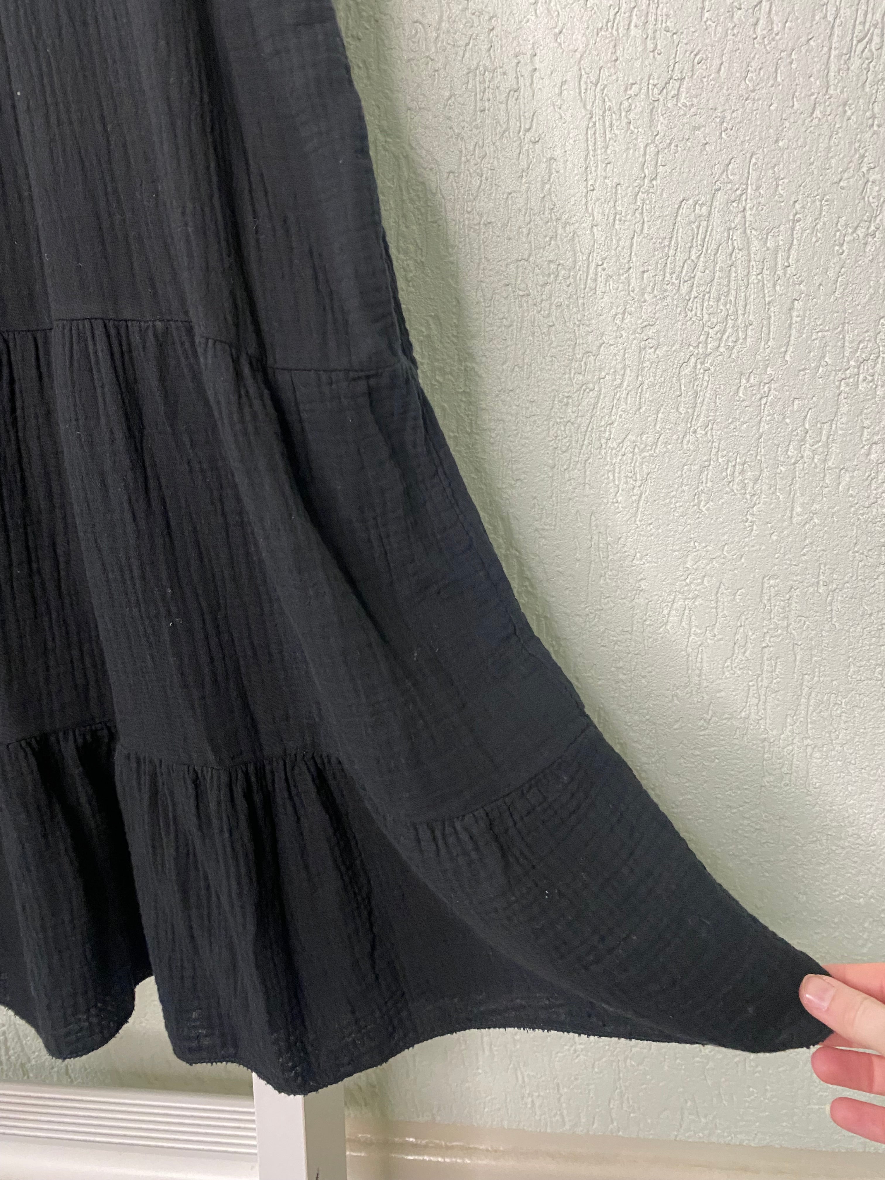 Knopfkleid aus Musselinoptik