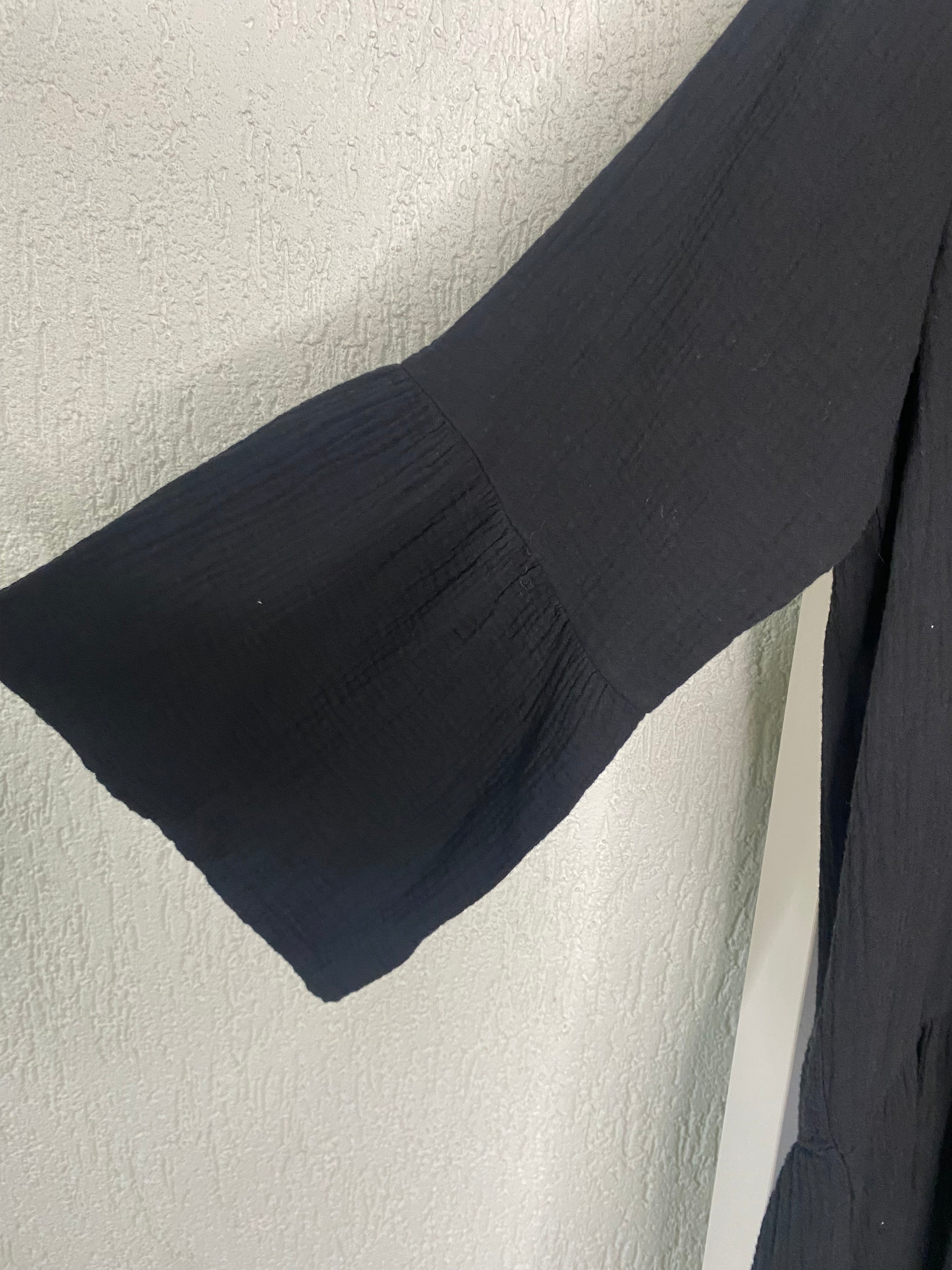 Knopfkleid aus Musselinoptik
