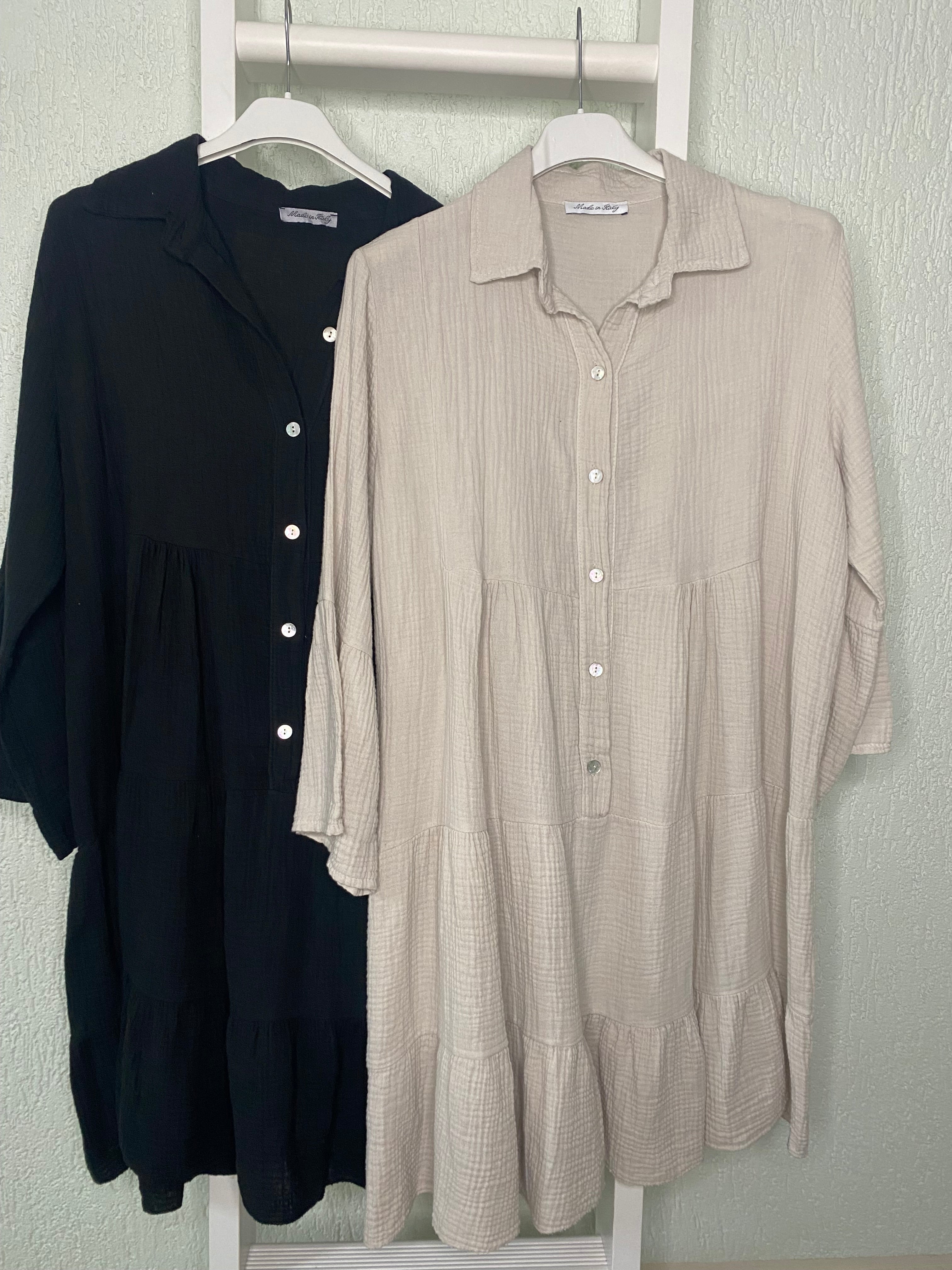 Knopfkleid aus Musselinoptik