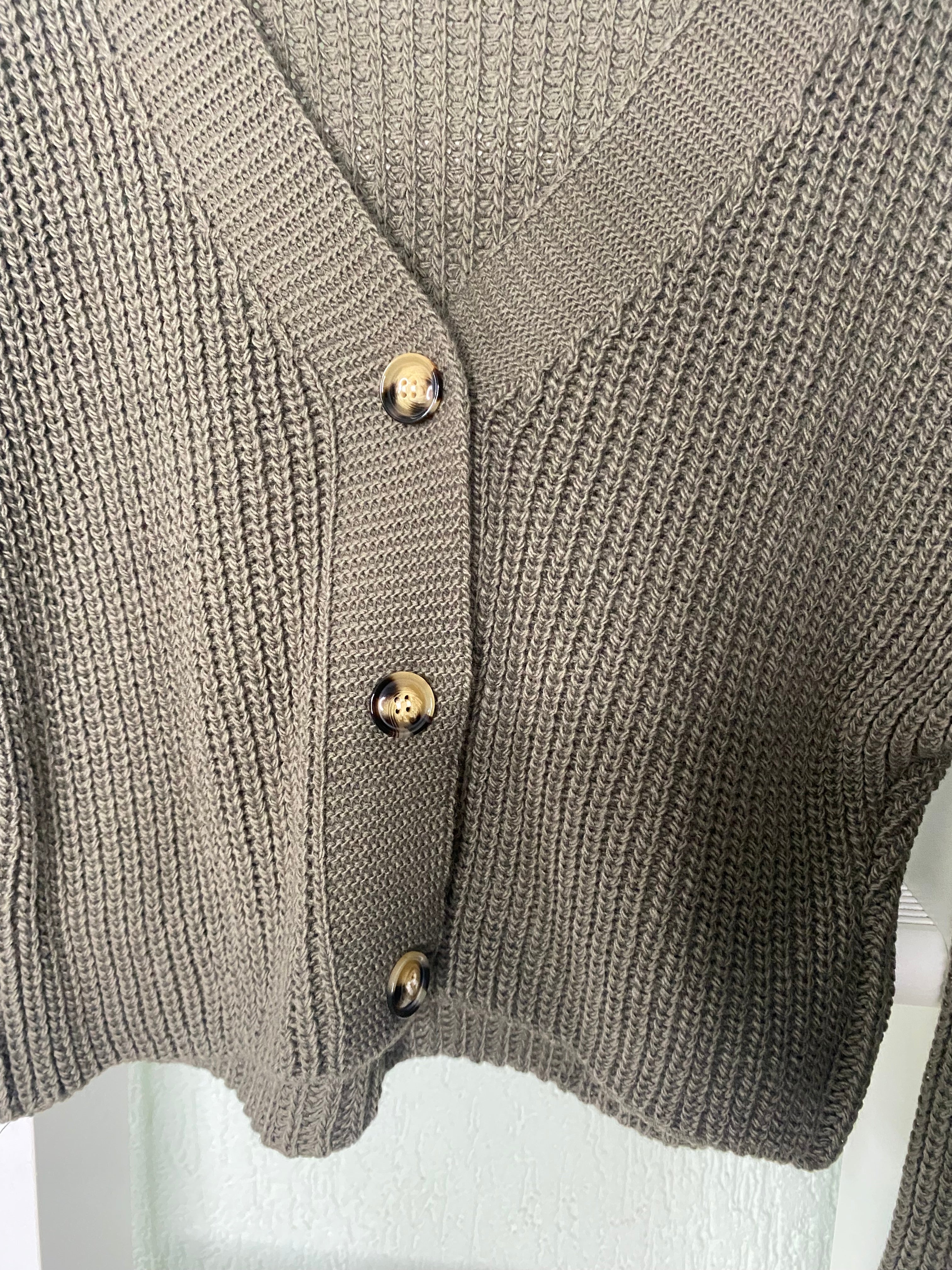 Cropped Strickjacke mit Knöpfen