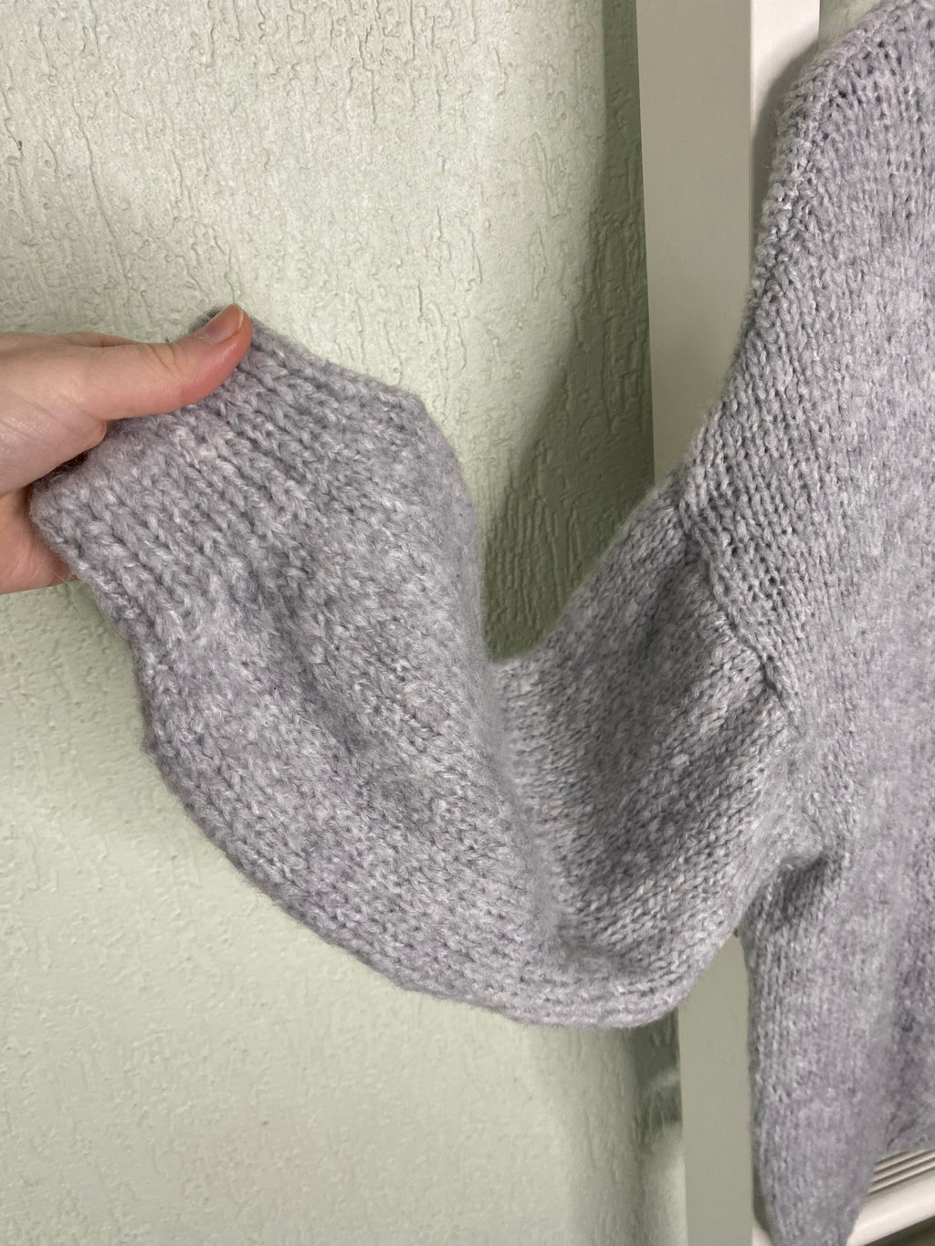 Strickjacke mit Schleifenverschluss