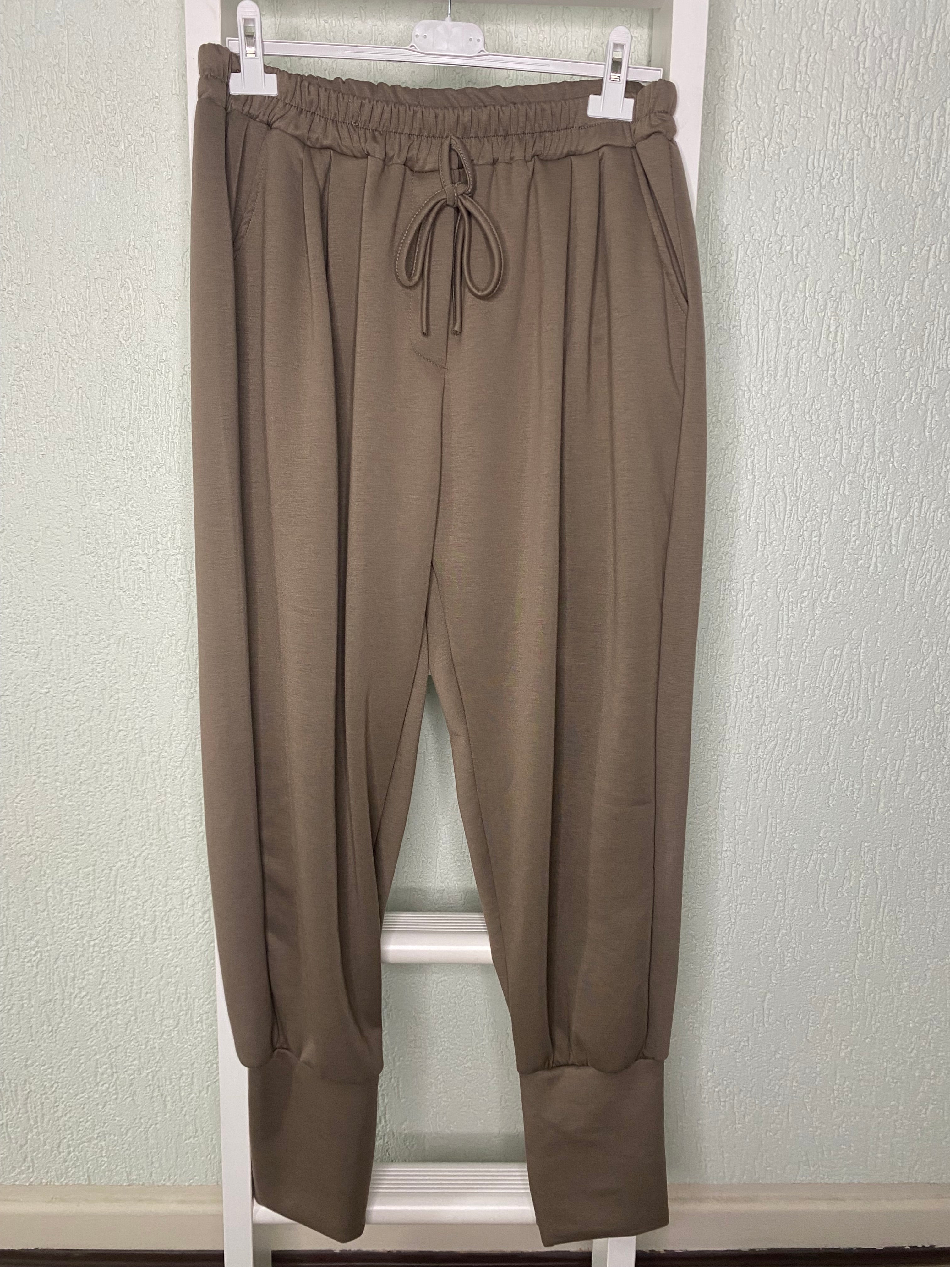 Jerseyhose mit extralangem Bündchen & Taschen